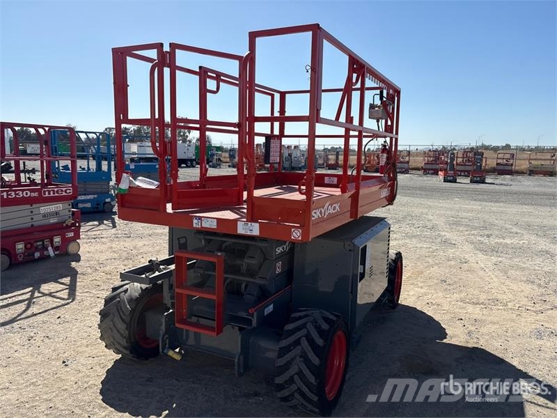 SkyJack SJ6826 RT Elevadores de tesoura