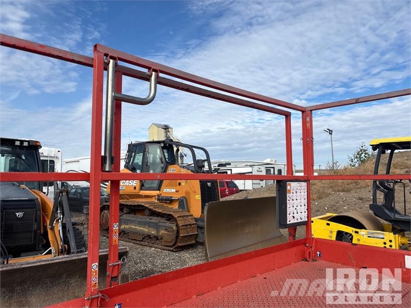 SkyJack SJ6826 RT Scissor lifts