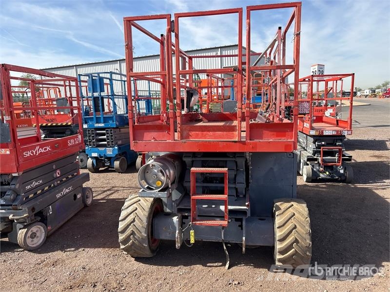 SkyJack SJ6832 RT Scissor lifts