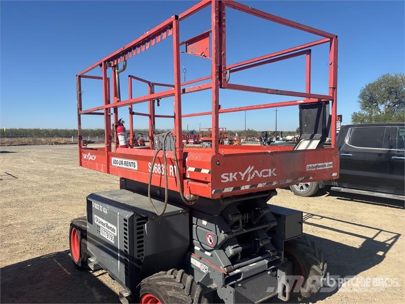 SkyJack SJ6832 RT Škaraste platforme