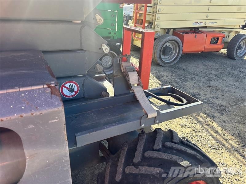 SkyJack SJ6832 RT Scissor lifts