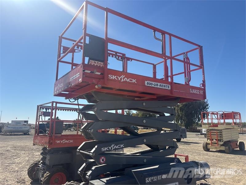 SkyJack SJ6832 RT Škaraste platforme