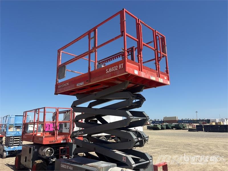 SkyJack SJ6832 RT Scissor lifts