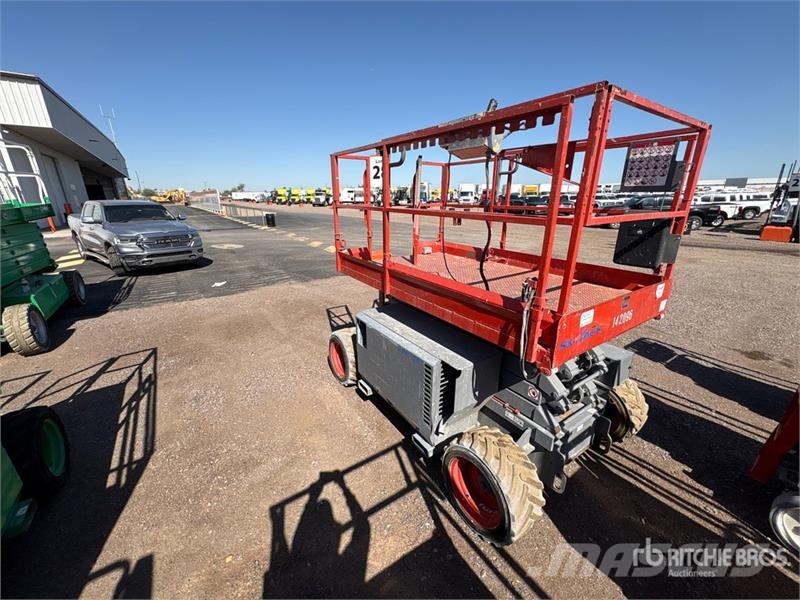 SkyJack SJ6832 RT Scissor lifts