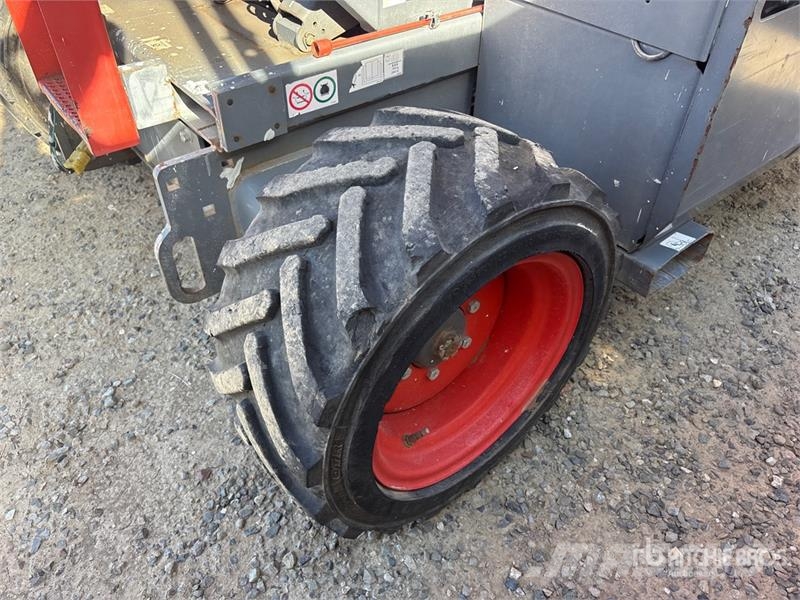 SkyJack SJ6832 RT Scissor lifts