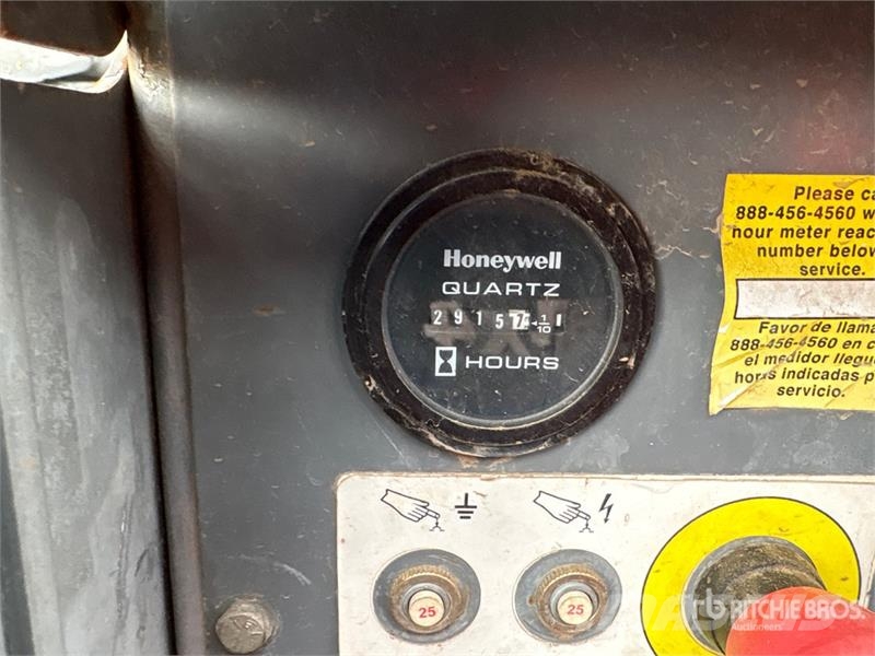 SkyJack SJ6832 RT رافعات مقصية الشكل