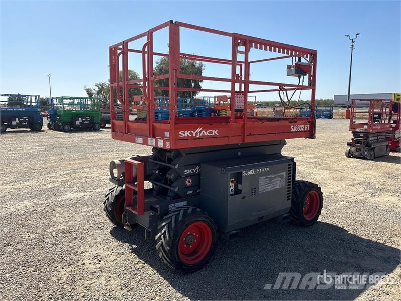 SkyJack SJ6832 RT Škarjaste dvižne ploščadi
