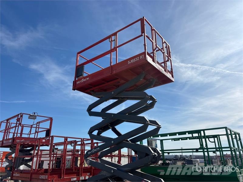 SkyJack SJ6832 RT Scissor lifts