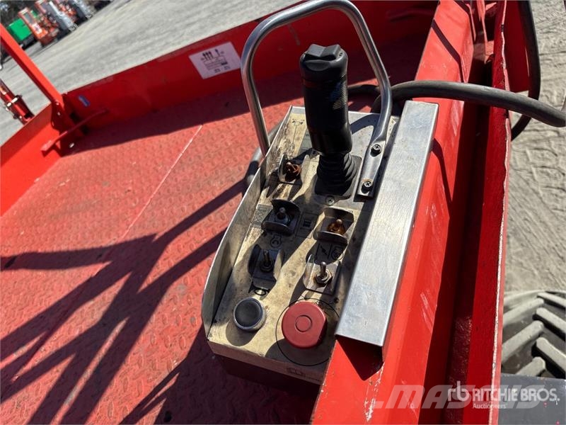 SkyJack SJ6832 RT Ollós emelők
