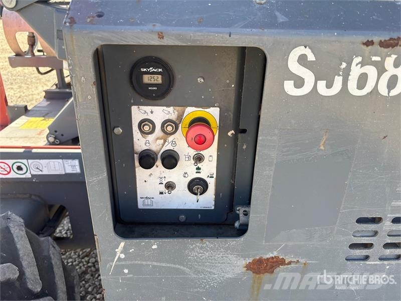SkyJack SJ6832 RT Škarjaste dvižne ploščadi