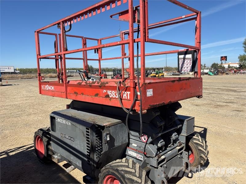SkyJack SJ6832 RT Scissor lifts