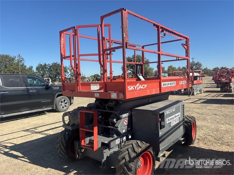 SkyJack SJ6832 RT Škaraste platforme