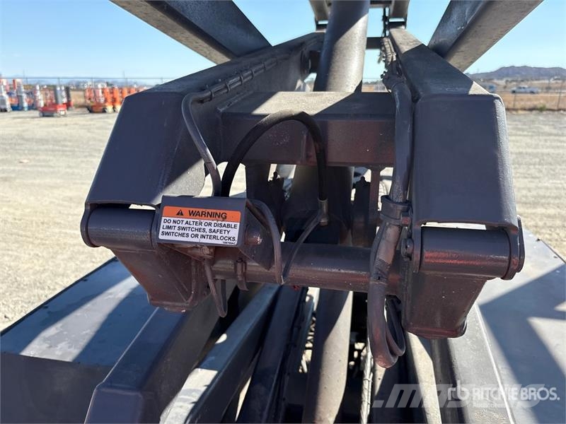 SkyJack SJ6832 RT Ollós emelők