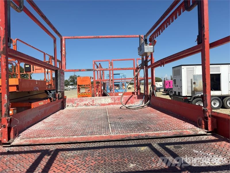 SkyJack SJ6832 RT Scissor lifts