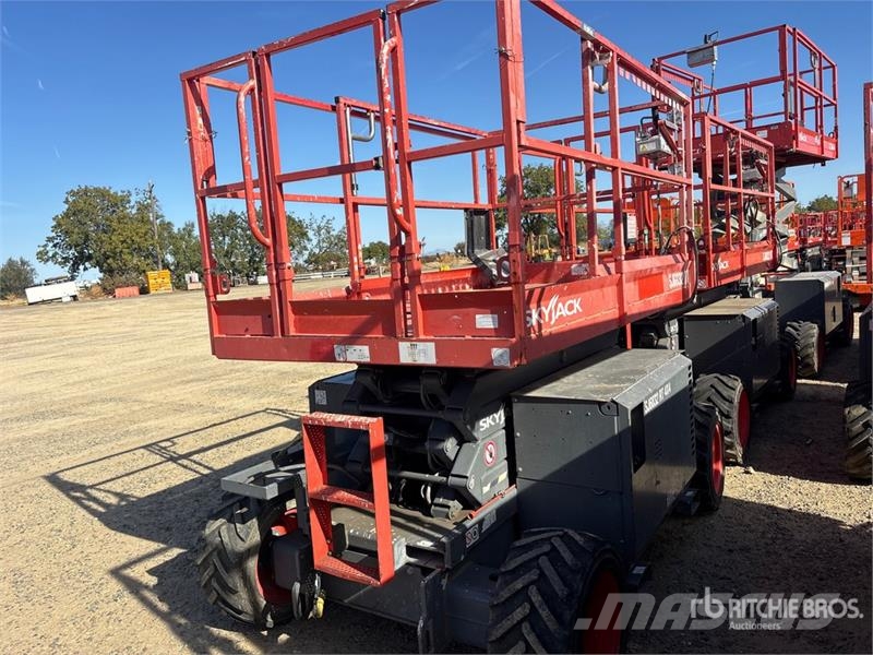 SkyJack SJ6832 RT Scissor lifts