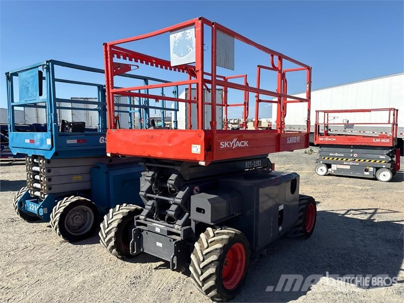 SkyJack SJ6832 RT Ollós emelők