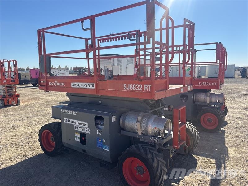 SkyJack SJ6832 RT Škaraste platforme