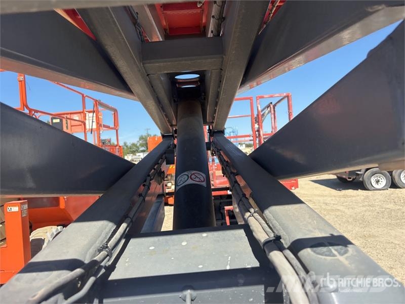 SkyJack SJ6832 RT Scissor lifts