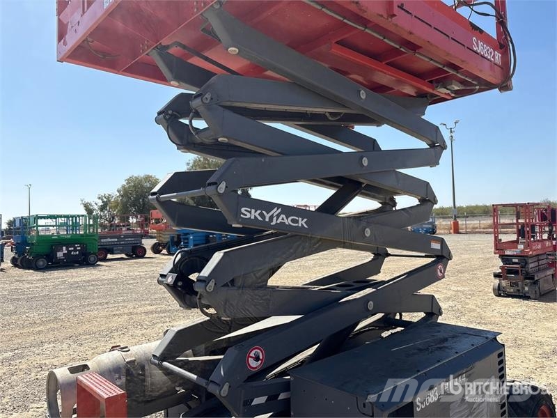 SkyJack SJ6832 RT Škarjaste dvižne ploščadi