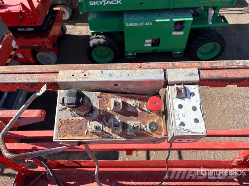 SkyJack SJ6832 RT Scissor lifts