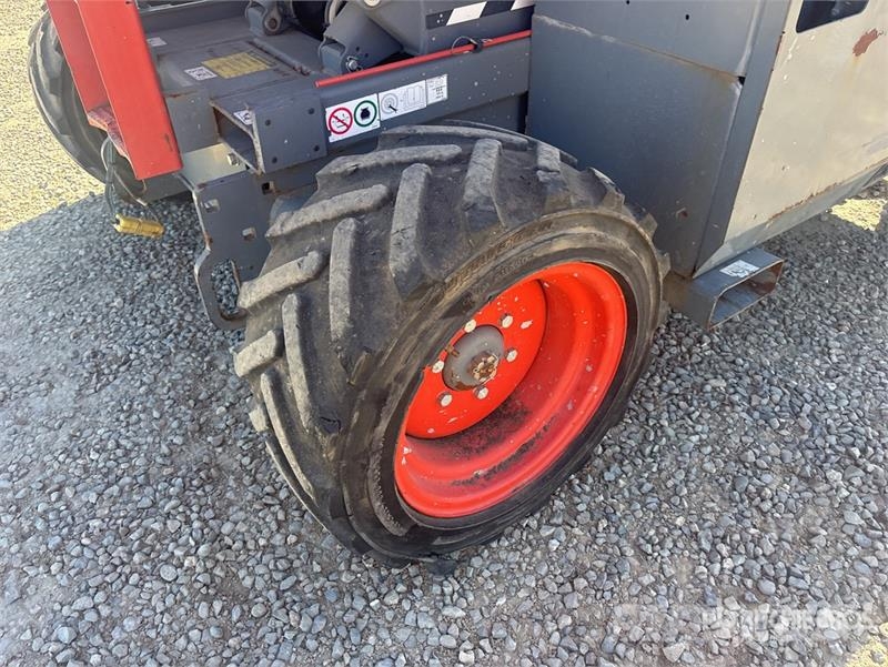 SkyJack SJ6832 RT Scissor lifts