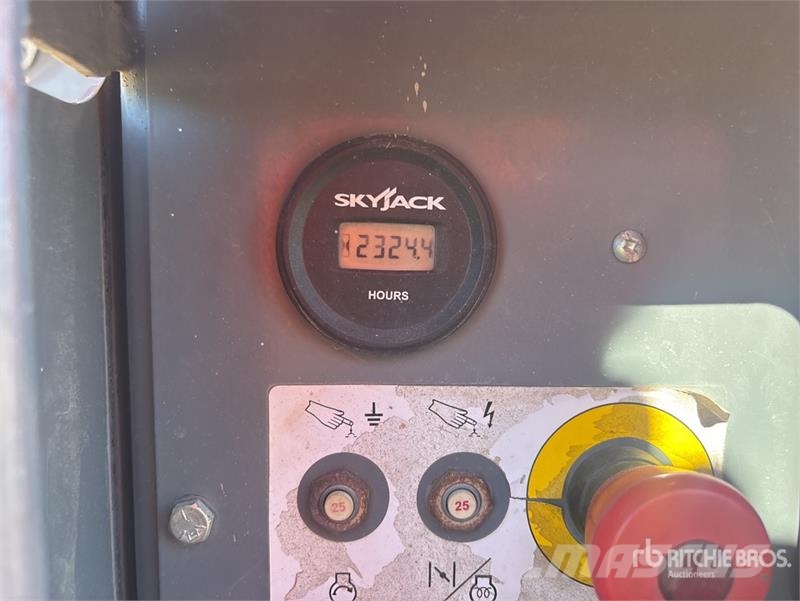 SkyJack SJ6832 RT Škaraste platforme