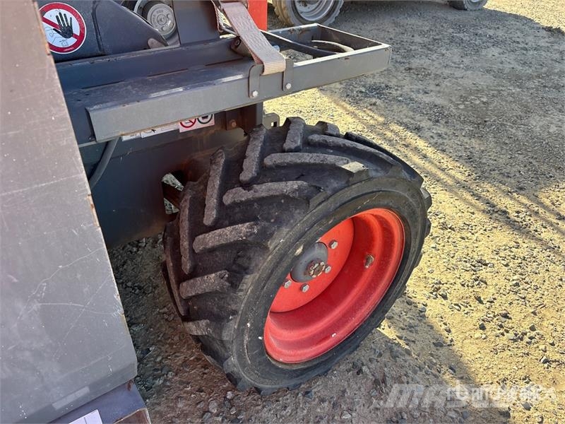 SkyJack SJ6832 RT Scissor lifts