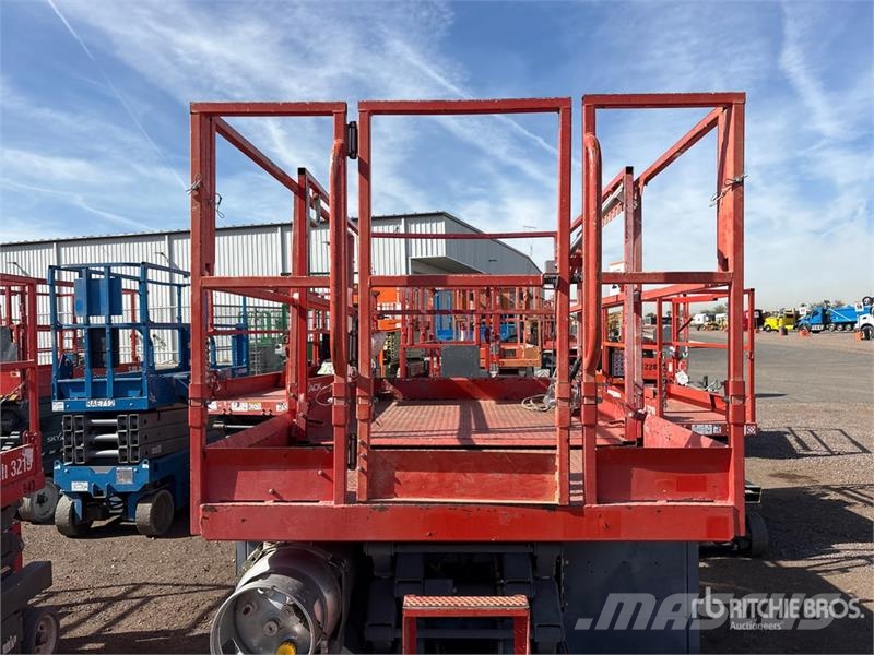 SkyJack SJ6832 RT Scissor lifts