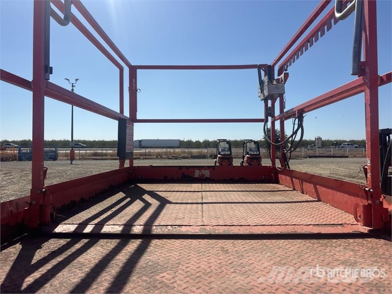 SkyJack SJ6832 RT Scissor lifts