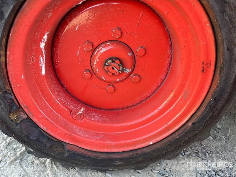 SkyJack SJ6832 RT Ollós emelők