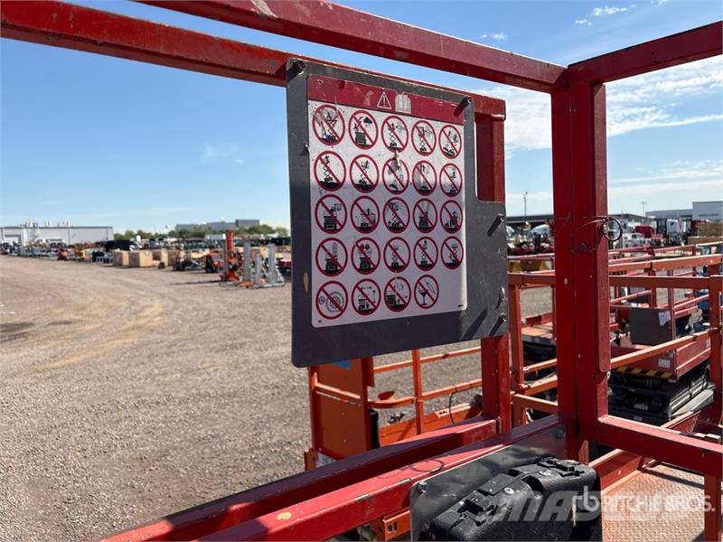 SkyJack SJ6832 RT Scissor lifts