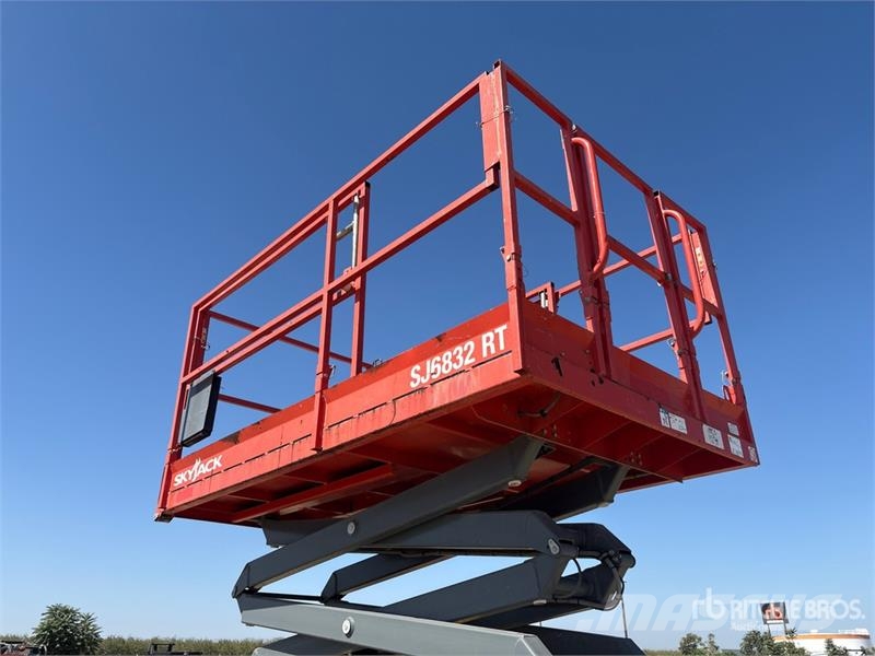 SkyJack SJ6832 RT Škarjaste dvižne ploščadi