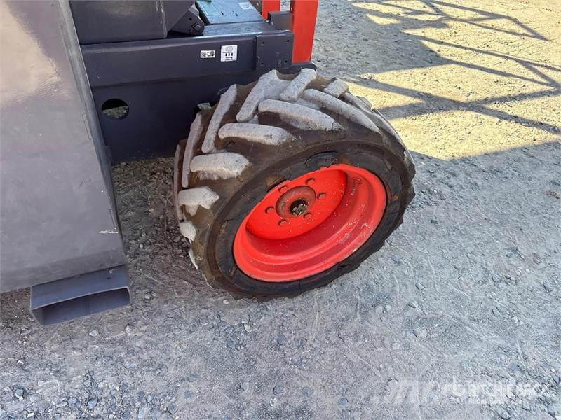 SkyJack SJ6832 RT Ollós emelők