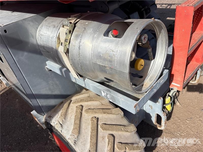 SkyJack SJ6832 RT Scissor lifts