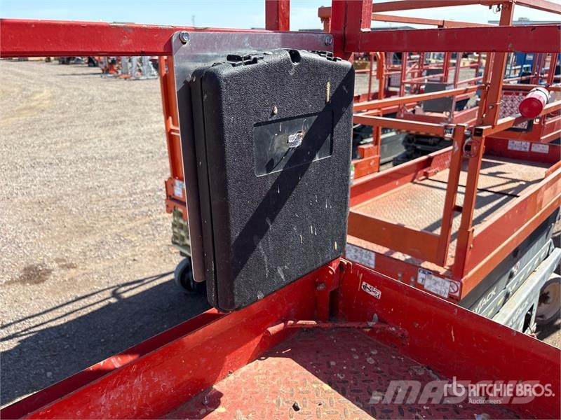 SkyJack SJ6832 RT Scissor lifts