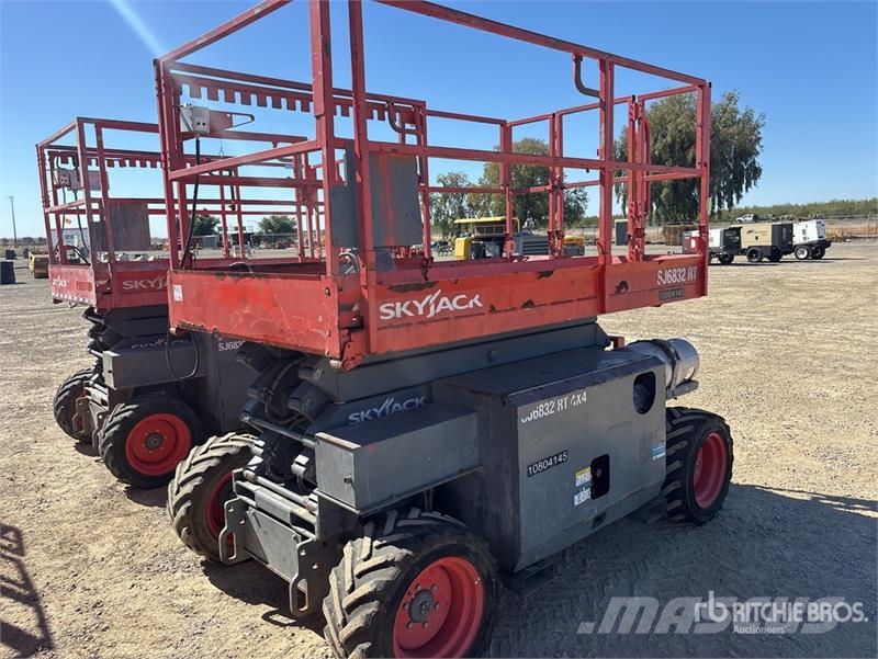 SkyJack SJ6832 RT Scissor lifts