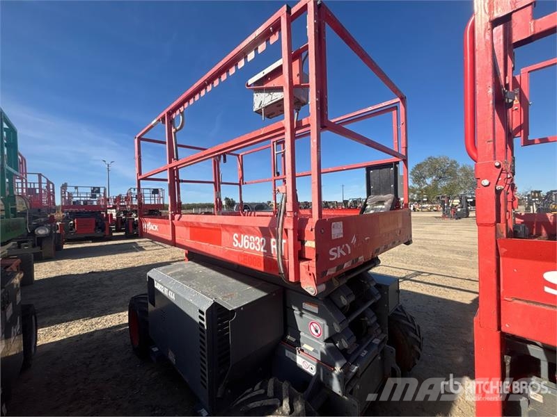 SkyJack SJ6832 RT Scissor lifts