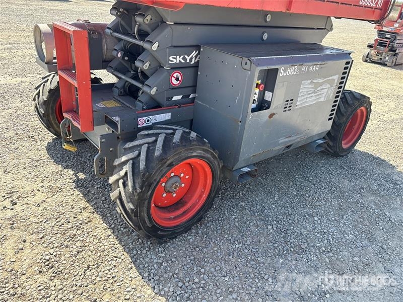 SkyJack SJ6832 RT Škarjaste dvižne ploščadi