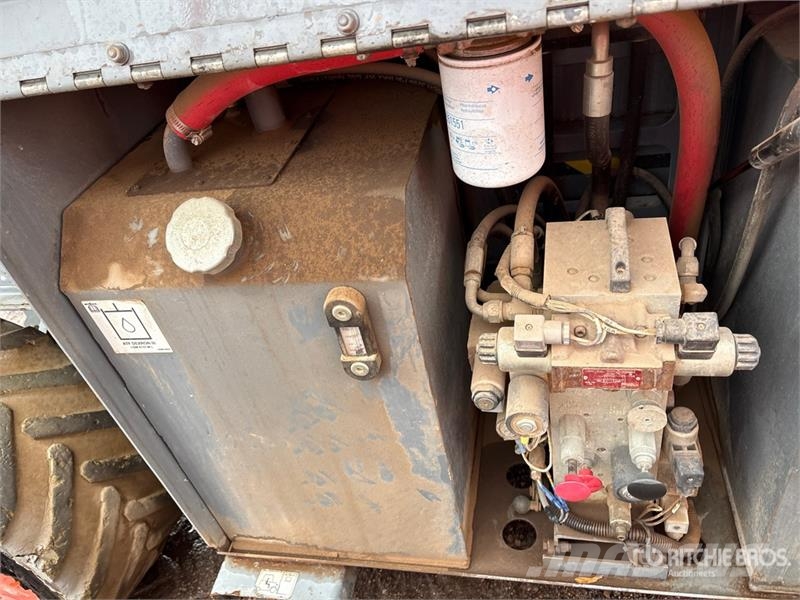 SkyJack SJ6832 RT رافعات مقصية الشكل