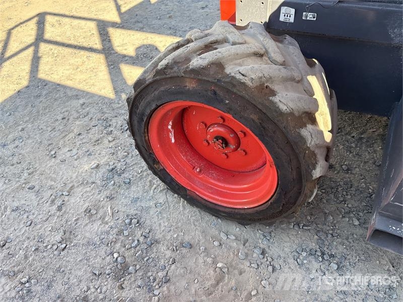 SkyJack SJ6832 RT Ollós emelők