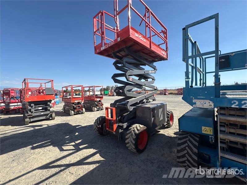SkyJack SJ6832 RT Ollós emelők
