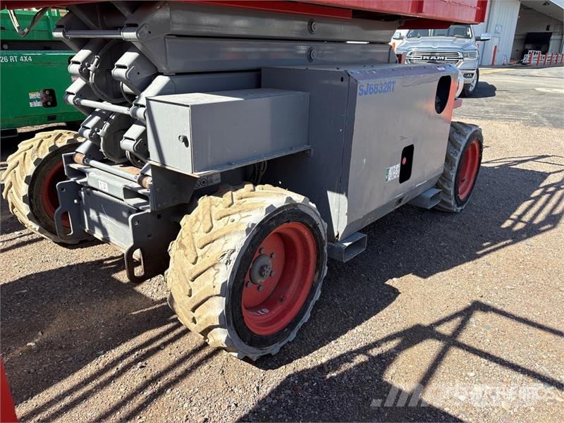 SkyJack SJ6832 RT Scissor lifts