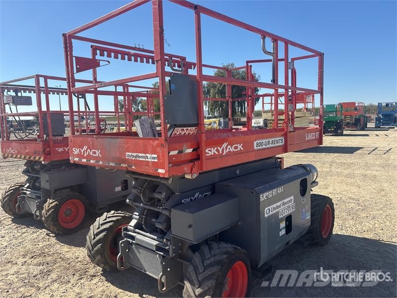 SkyJack SJ6832 RT Škaraste platforme