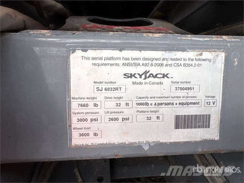 SkyJack SJ6832 RT رافعات مقصية الشكل