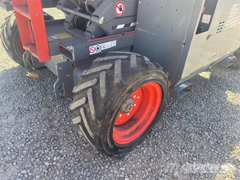 SkyJack SJ6832 RT Scissor lifts
