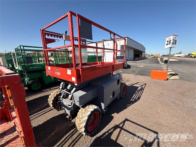 SkyJack SJ6832 RT Scissor lifts