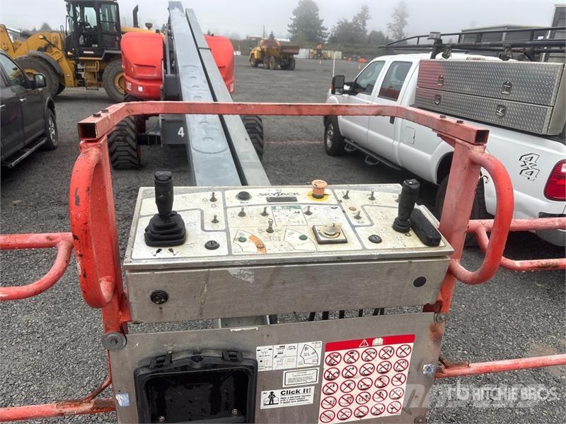 SkyJack SJ82T 4WD Diesel Telescopic Boom Lift Nacelles télescopiques