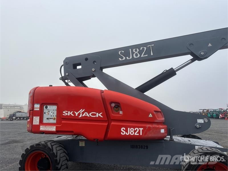 SkyJack SJ82T 4WD Diesel Telescopic Boom Lift Nacelles télescopiques