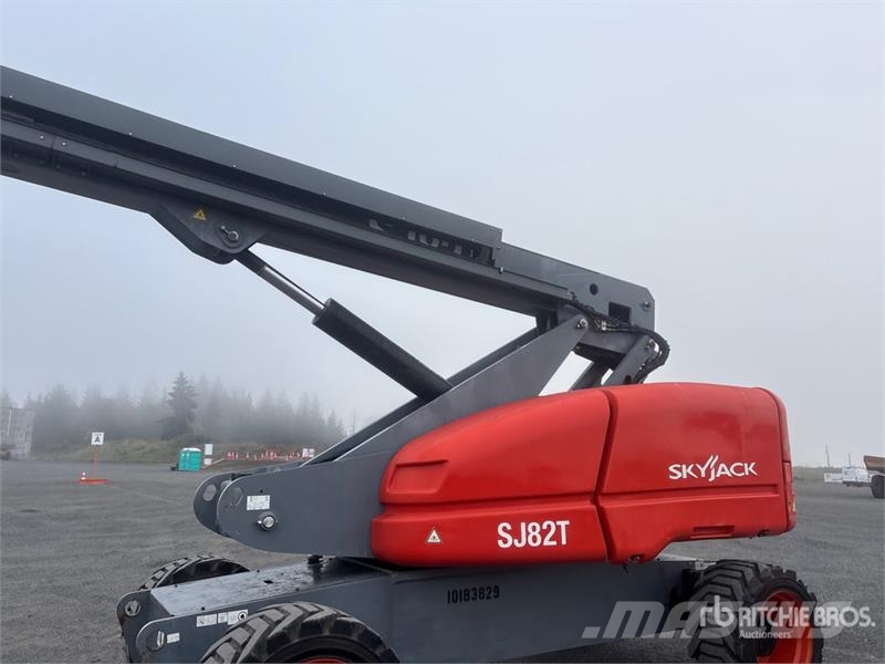 SkyJack SJ82T 4WD Diesel Telescopic Boom Lift Nacelles télescopiques