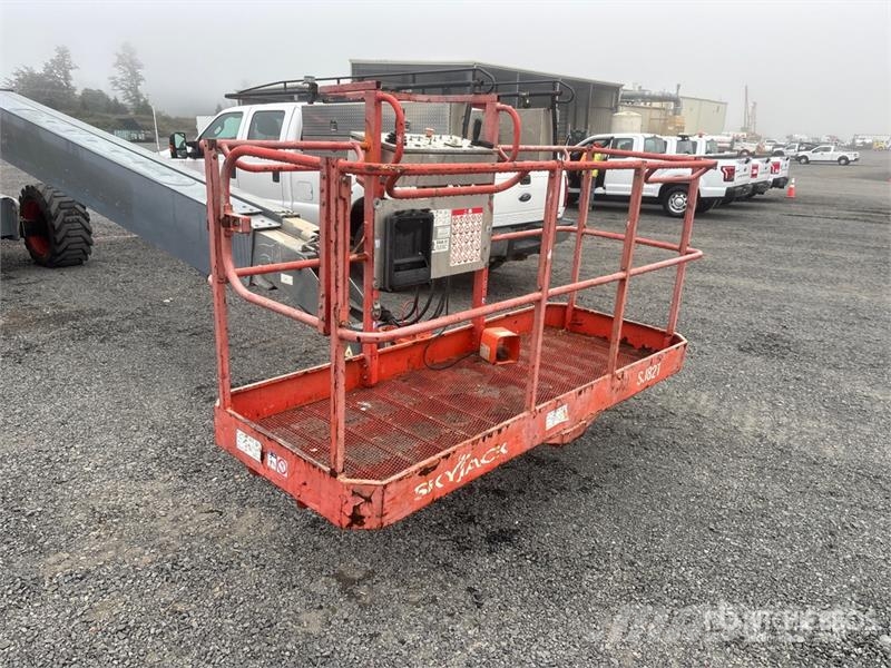 SkyJack SJ82T 4WD Diesel Telescopic Boom Lift Nacelles télescopiques